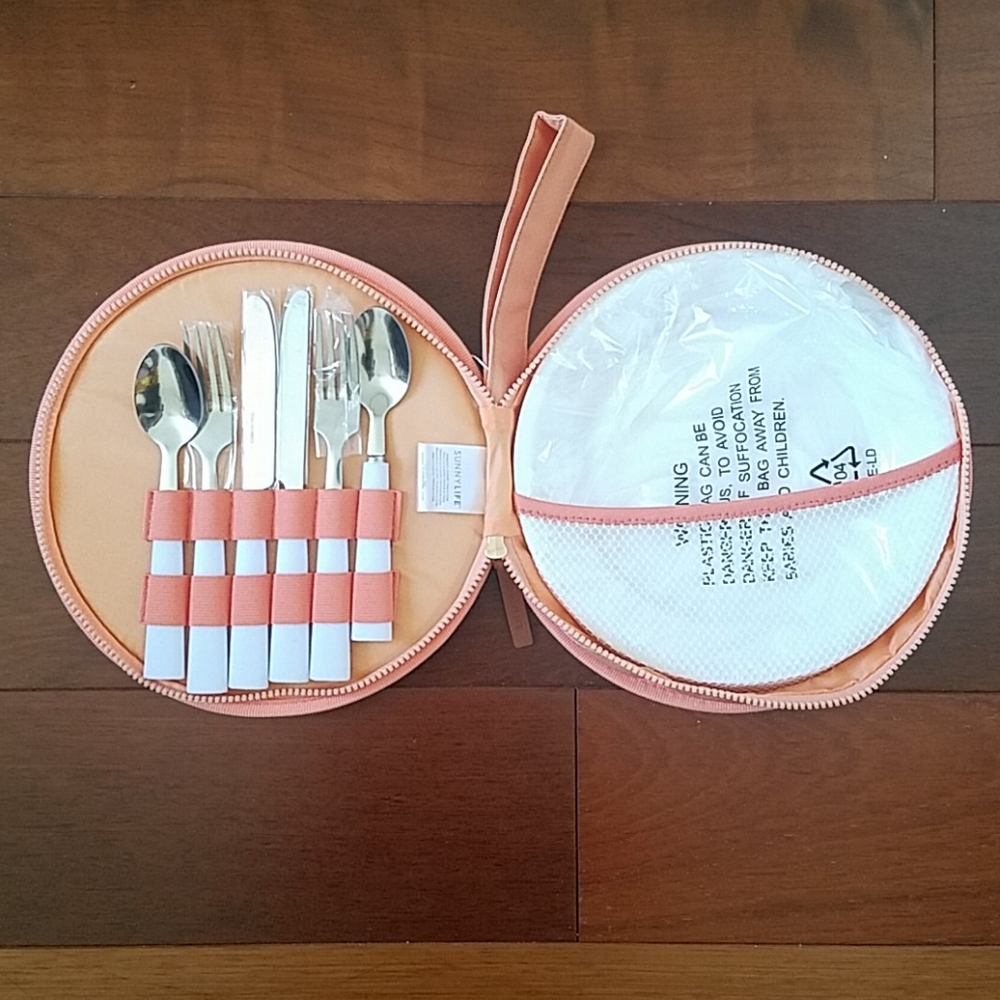 NWT Crate&Barrel Sunny Life Lovers Picnic Set. OS.
